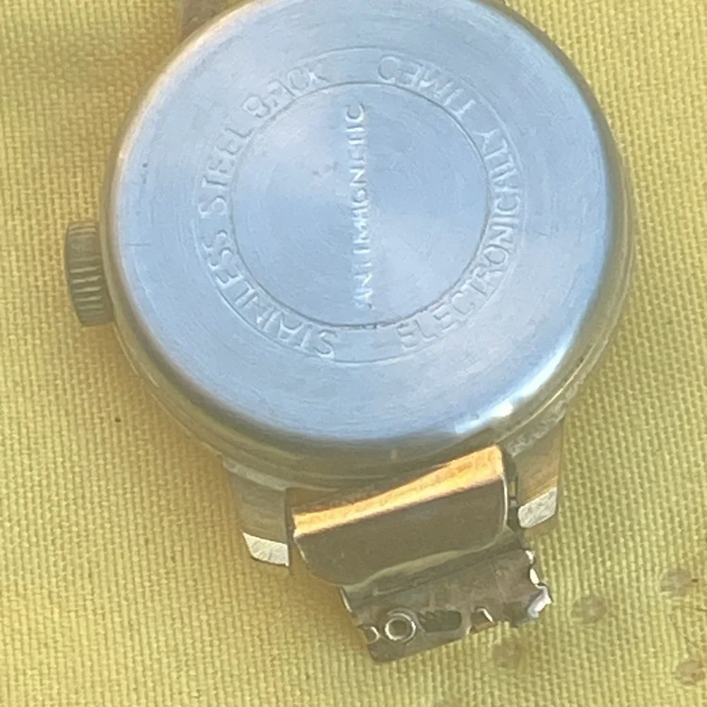 RUHLA ELECTRONICALLY-TIMED AUTOMATIC ANTI-MAGNETIC DATE WATCH